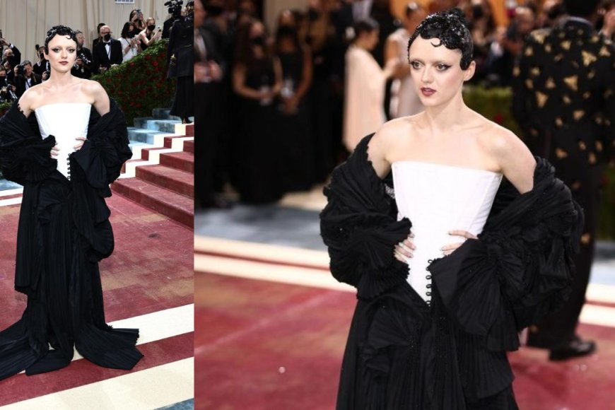 Maisie Williams in Christopher Kane - 2018 Met Gala